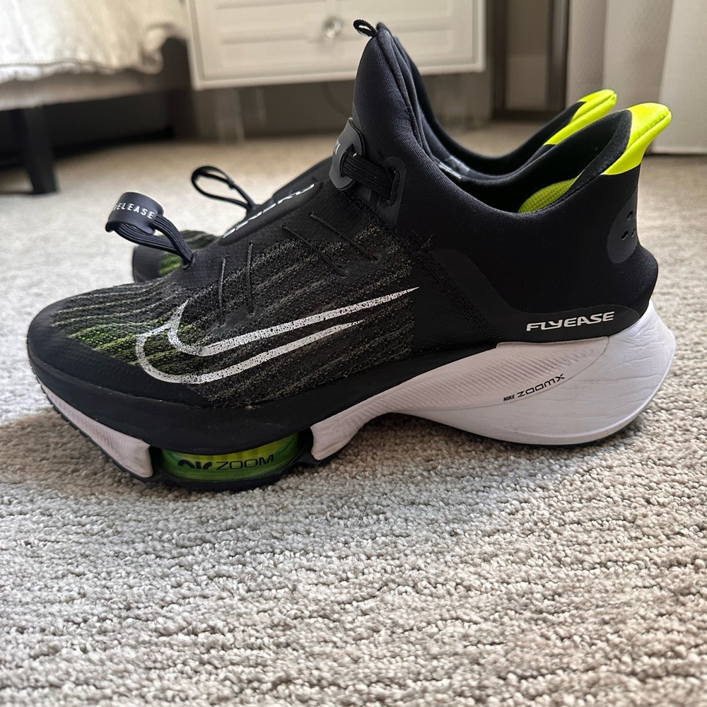 Nike Air Zoom Tempo Next% Flyease Black
White Volt Size 11 US MENS